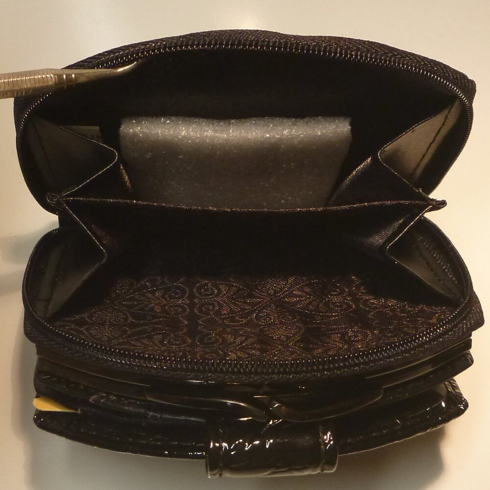 Vintage Black Crocodile-Embossed Leather Wallet - Picture 4 of 9